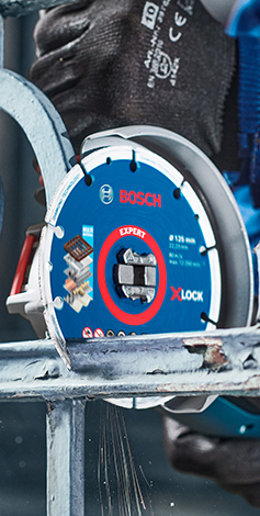 ใบเลื่อย Bosch Expert XLOCK ถูกติดตั้งบนเครื่องจักร.