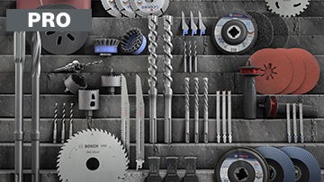 เครื่องมือ Bosch Professional ต่างๆ บนผนังสีเทา.